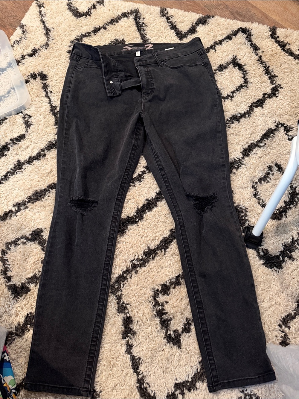 Seven 7 Black Distressed Women’s Jeans